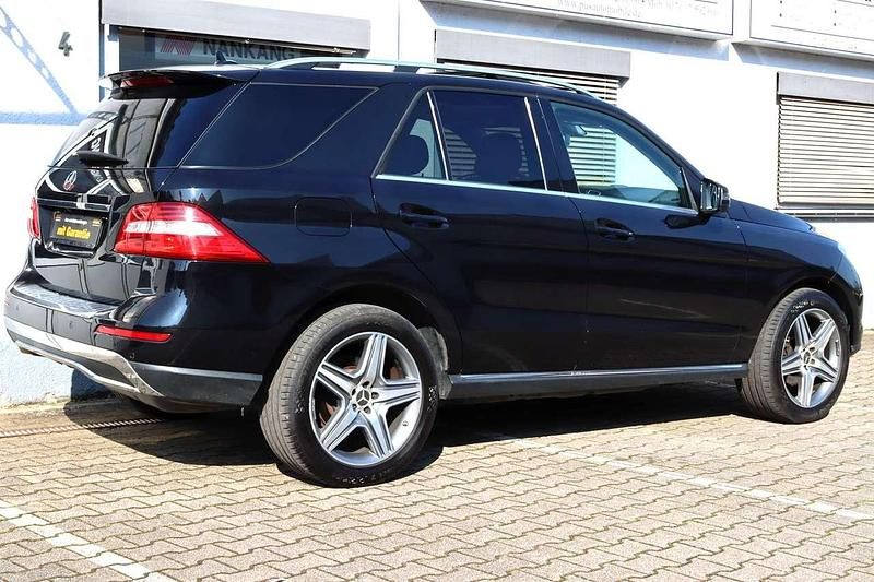 Gebraucht Mercedes ML350 258 PS (189 kW) 2015 Obsidianschwarz  metalliclack SUV