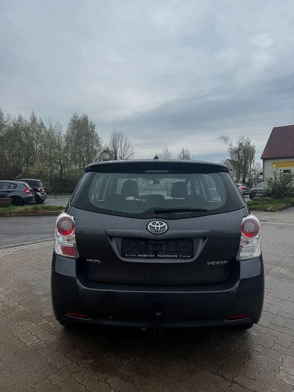 Gebraucht Toyota Verso Executive 147 PS (108 kW) 2011 Grau Van / Kleinbus