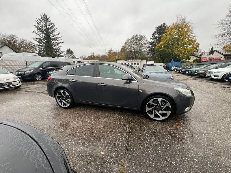 Grau Gebraucht 2013 Opel Insignia Innovation Limousine | 9.900 € (Teuer) - Bild 1/4