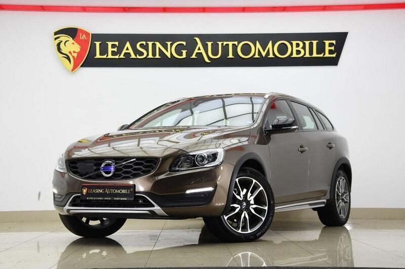 Braun Gebraucht 2016 Volvo V60 CC Summum Kombi | 16.800 € (Superpreis) - Bild 1/4