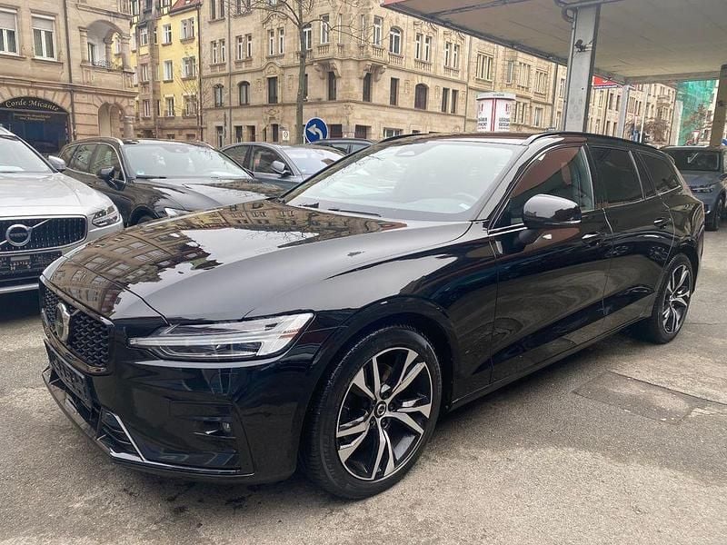 Schwarz Gebraucht 2022 Volvo V60 Plus Kombi | 24.990 € (Superpreis) - Bild 1/4