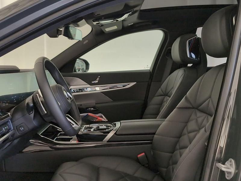 Gebraucht BMW 740 M Sport 286 PS (210 kW) 2025 Dravitgrau metallic Limousine