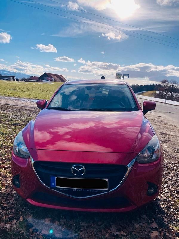 Gebraucht Mazda 2 Edition 90 PS (66 kW) 2015 Rot Kleinwagen