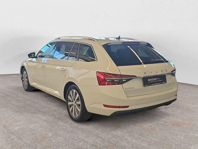 Gebraucht Skoda Superb Style 150 PS (110 kW) 2022 Moonweiss metallic Kombi