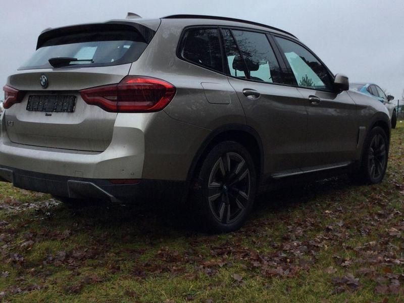 Gebraucht BMW iX3 210 kW (286 PS) 2021 Silber SUV