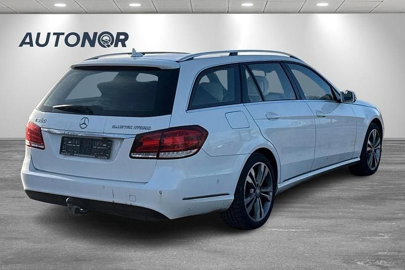 Gebraucht Mercedes E300 204 PS (150 kW) 2013 Weiß Limousine