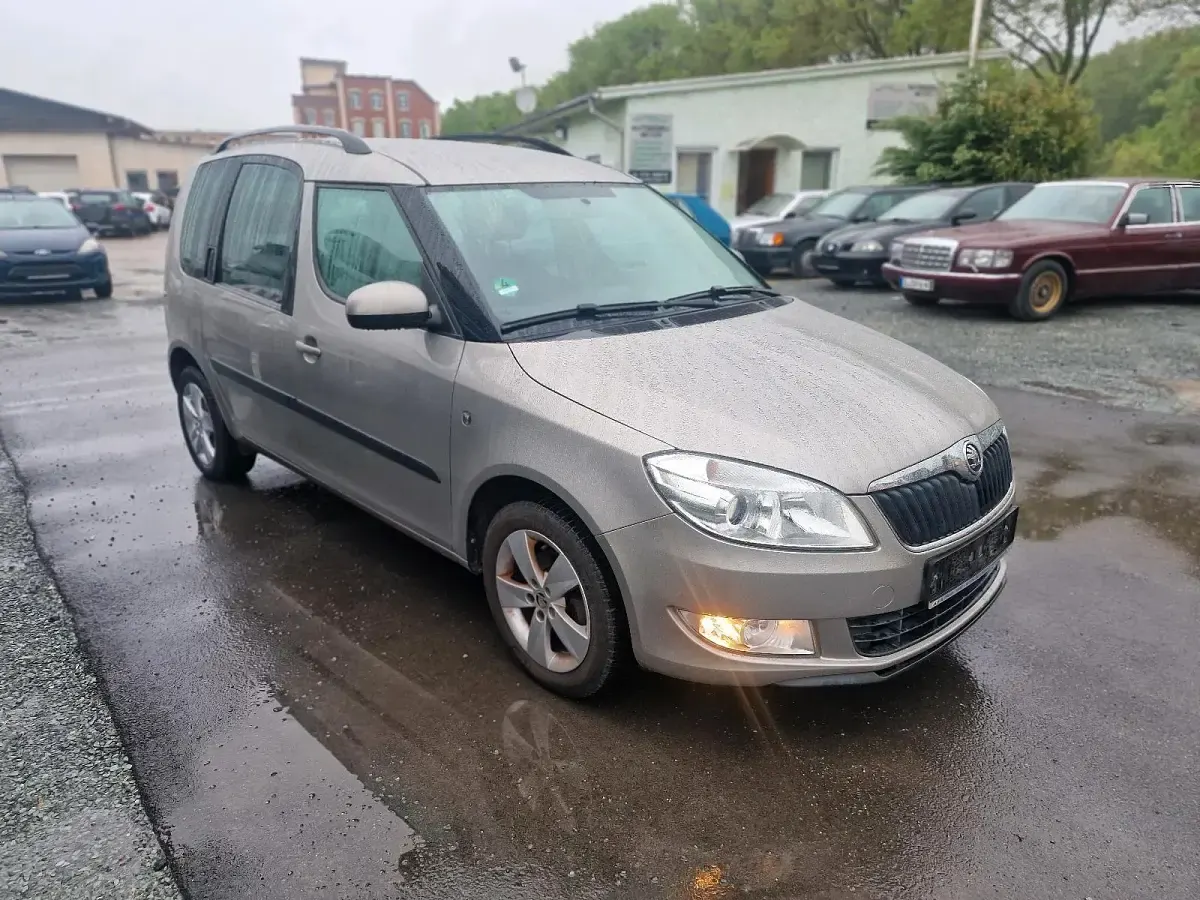 Używany Skoda Fabia 86 KM (63 kW) 2014 Srebrny Minivan