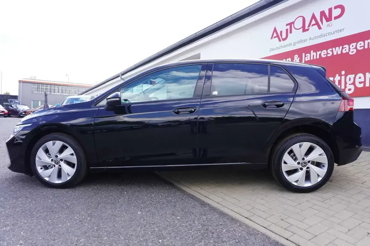 Neu VW Golf VIII 116 PS (85 kW) 2026 Schwarz Limousine