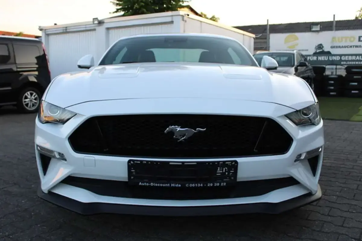 Gebraucht Ford Mustang GT Fastback 449 PS (330 kW) 2020 Weiss (metallic) Coupé