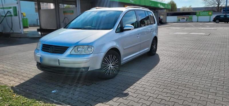 Grün Gebraucht 2004 VW Touran Van / Kleinbus | 2.000 € (Guter Preis) - Bild 1/3