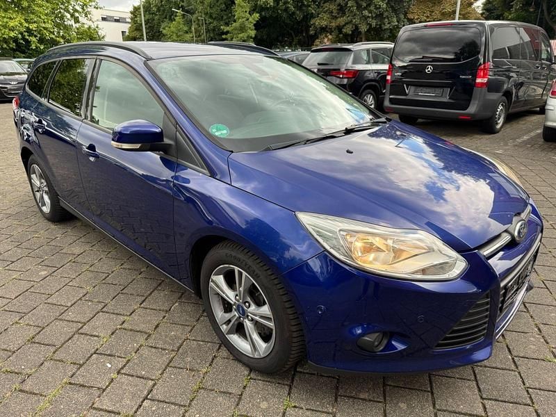 Gebraucht Ford Focus SYNC Edition 125 PS (91 kW) 2014 Blau Kombi