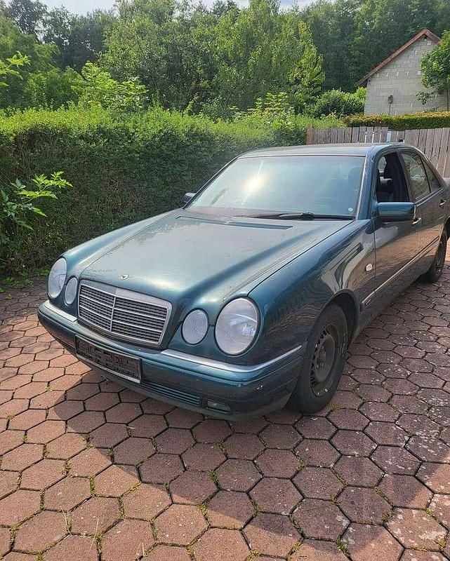 Gebraucht Mercedes E200 Elegance 136 PS (100 kW) 1997 Grün Limousine