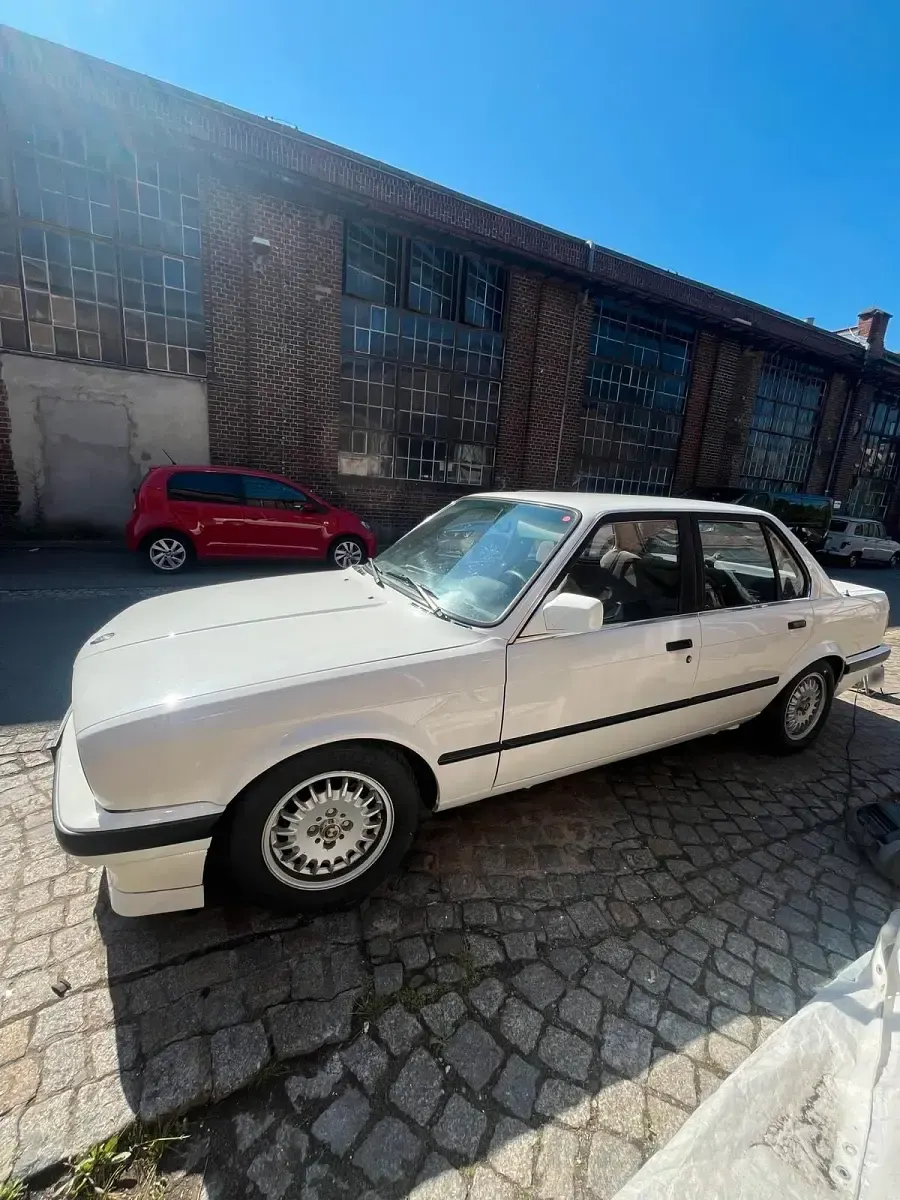Gebraucht BMW 318 113 PS (83 kW) 1987 Weiß Limousine
