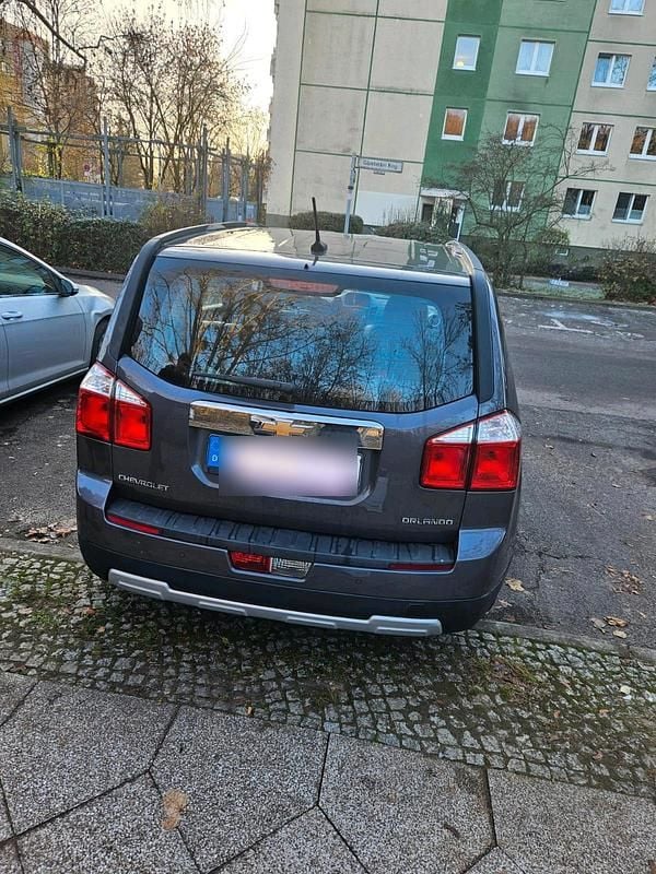 Gebraucht Chevrolet Orlando 141 PS (103 kW) 2011 Silber Van / Kleinbus