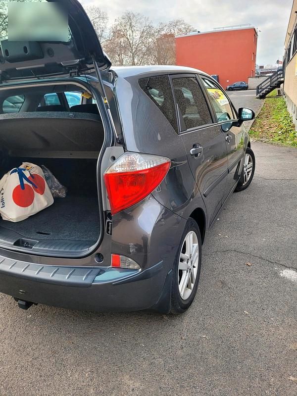 Grau Gebraucht 2011 Toyota Verso-S Kombi | 5.800 € (Fairer Preis) - Bild 1/4