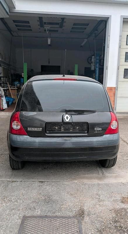 Brugt Renault Clio II 58 HK (42 kW) 2003 Sort Hatchback