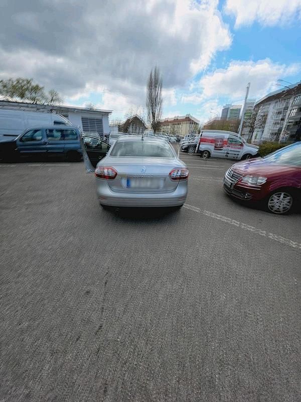 Gebraucht Renault Fluence 110 PS (80 kW) 2011 Silber Limousine