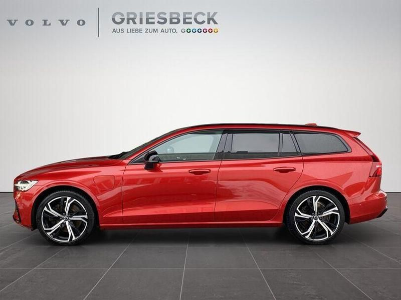 Gebraucht Volvo 360 146 PS (107 kW) 2022 Rot Limousine