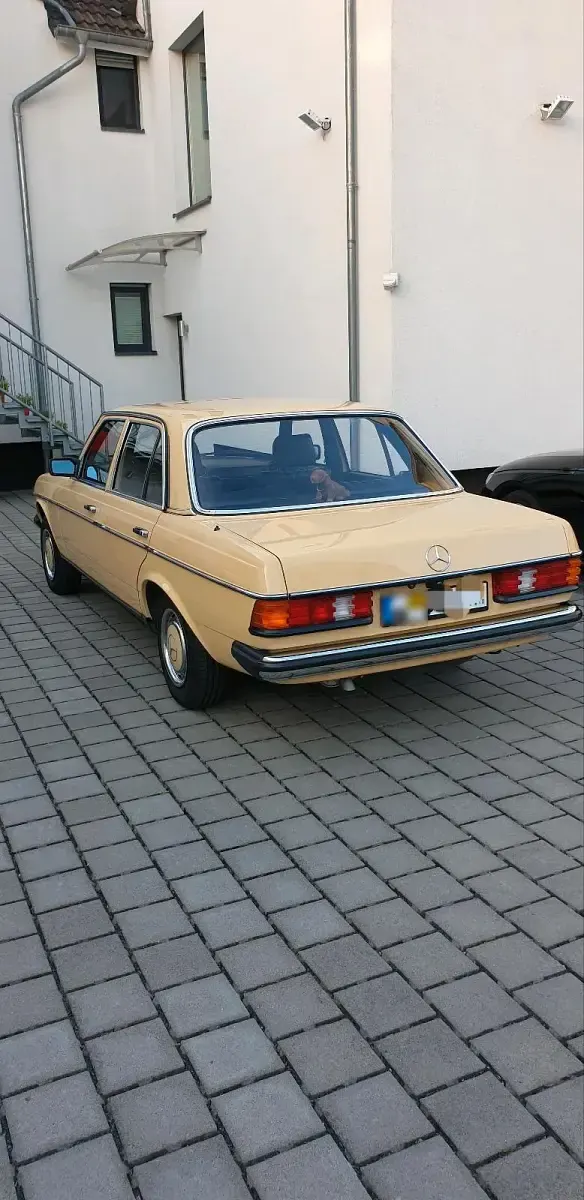 Gebraucht Mercedes 230 136 PS (100 kW) 1983 Gelb Limousine