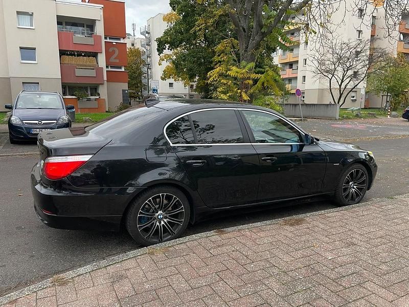 Gebraucht BMW 523 190 PS (139 kW) 2008 Schwarz Limousine