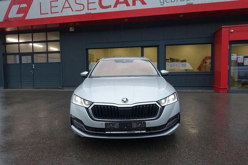 Silber Gebraucht 2021 Skoda Octavia Style Kombi | 13.788 € (Fairer Preis) - Bild 1/4