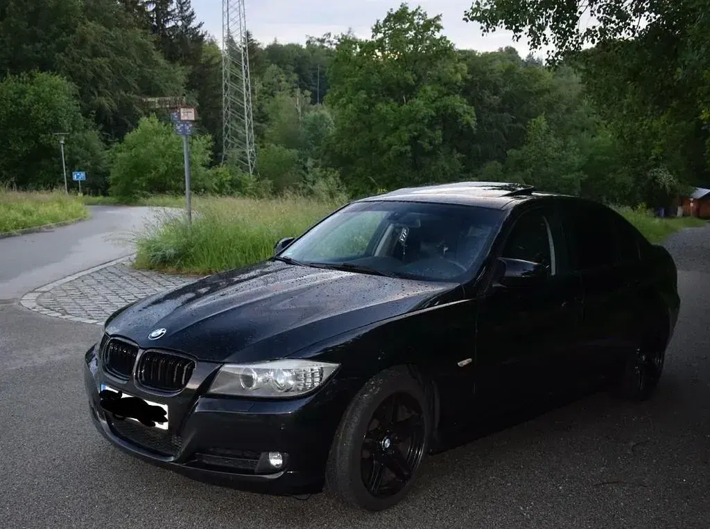 Gebraucht BMW 320 Lifestyle 184 PS (135 kW) 2011 Schwarz Limousine