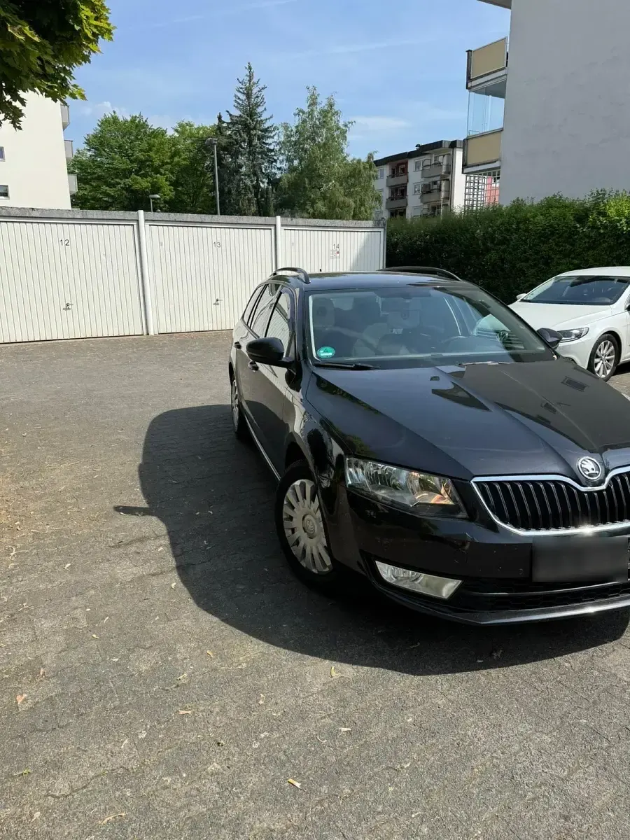 Gebraucht Skoda Octavia 105 PS (77 kW) 2016 Schwarz Kombi