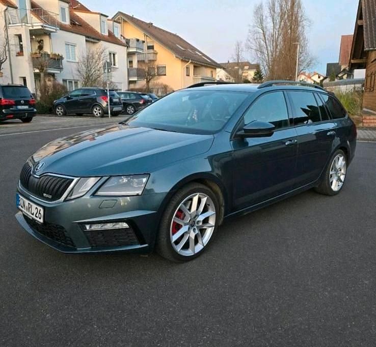 Grau Gebraucht 2018 Skoda Octavia vRS Kombi | 17.500 € (Guter Preis) - Bild 1/4