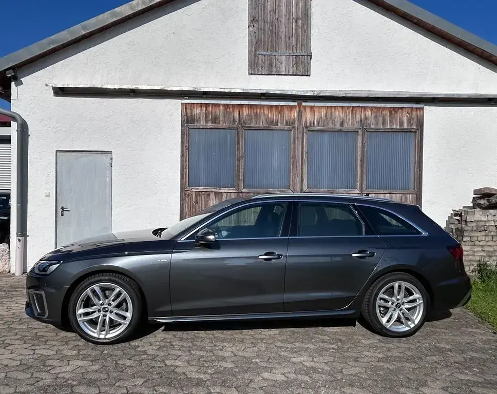 Gebraucht Audi A4 S-Line 150 PS (110 kW) 2024 Grau Kombi