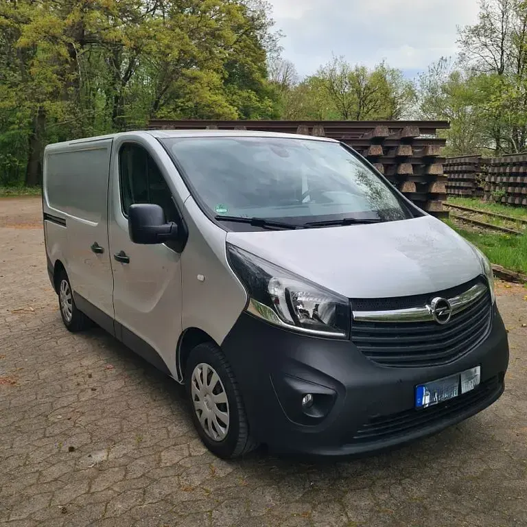 Gebraucht Opel Vivaro 125 PS (91 kW) 2018 Silber Van / Kleinbus