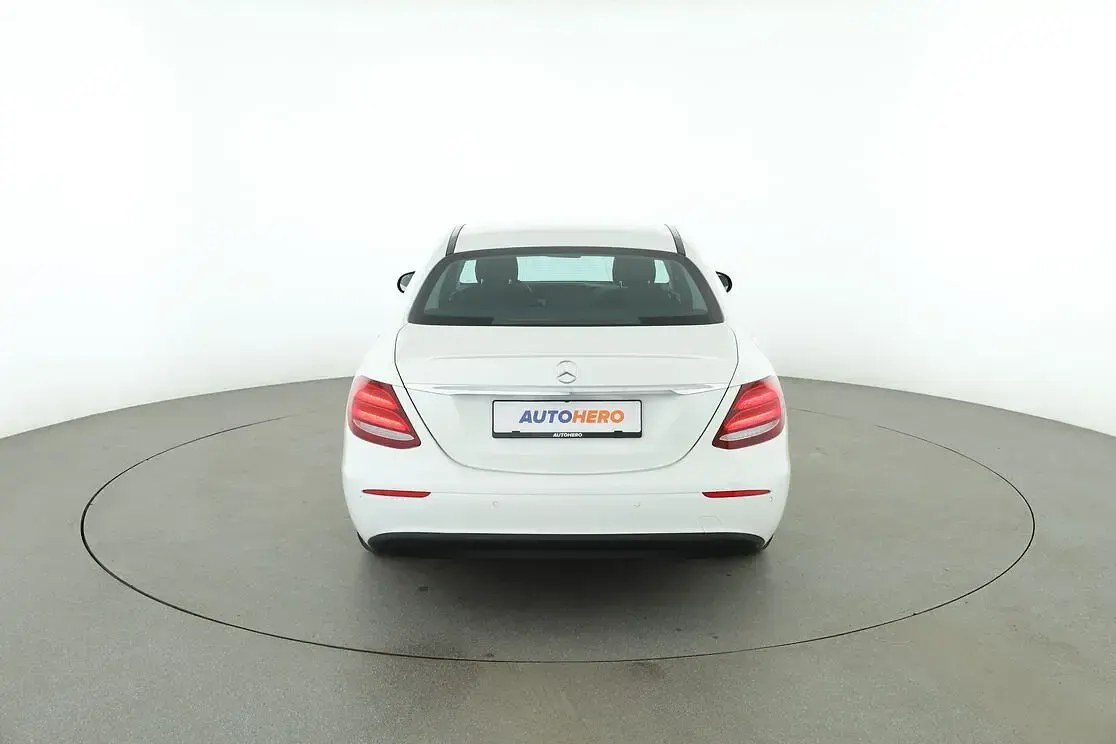 Gebraucht Mercedes E200 150 PS (110 kW) 2017 Weiß Limousine