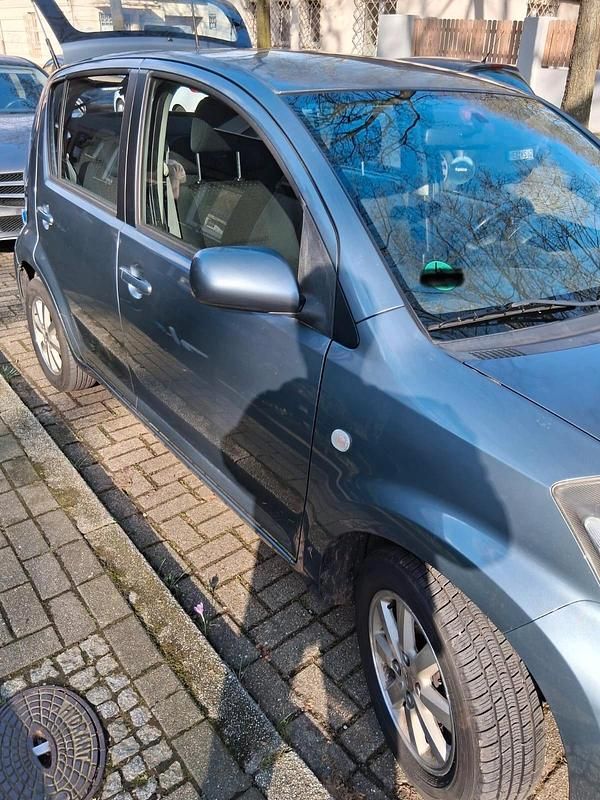 Gebraucht Daihatsu Sirion 91 PS (66 kW) 2011 Grau Kleinwagen