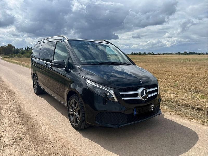 Schwarz Gebraucht 2022 Mercedes V250 Edition Van / Kleinbus | 51.900 € (Guter Preis) - Bild 1/4