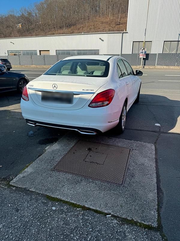 Gebraucht Mercedes C220 170 PS (125 kW) 2014 Weiß Limousine