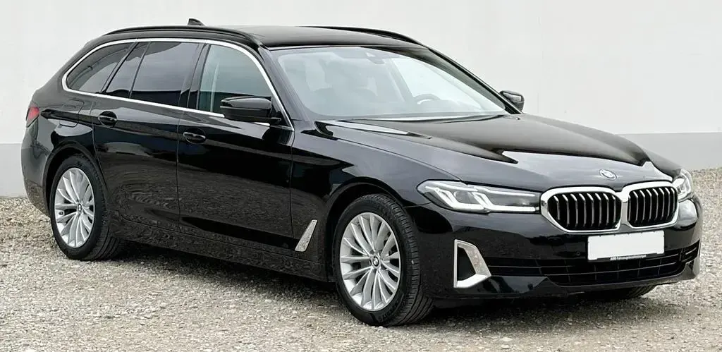 Second-hand BMW 520 Luxury Line 190 CP (139 kW) 2023 Negru Berlinǎ