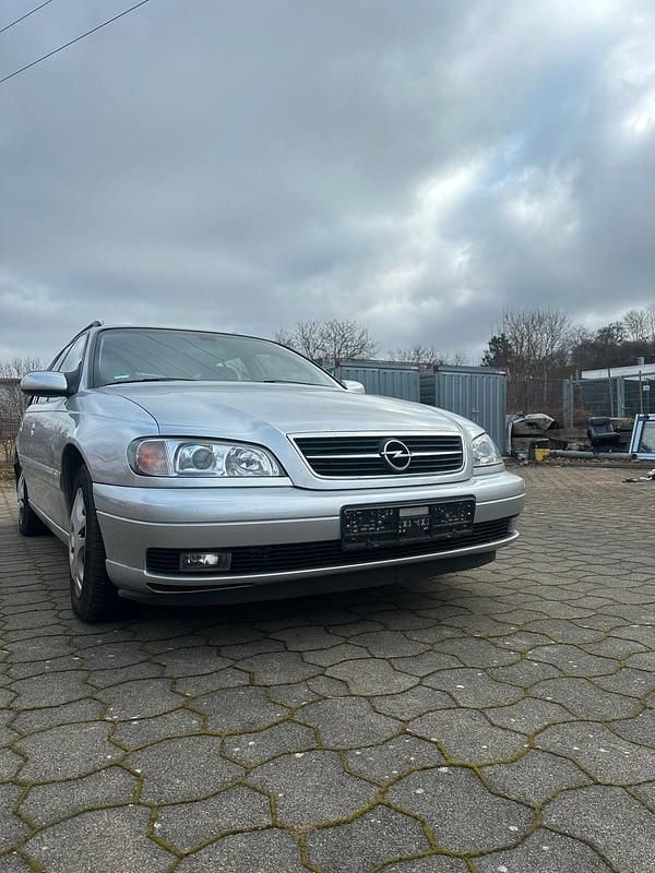 Grau Gebraucht 2002 Opel Omega Kombi | 2.200 € (Fairer Preis) - Bild 1/4