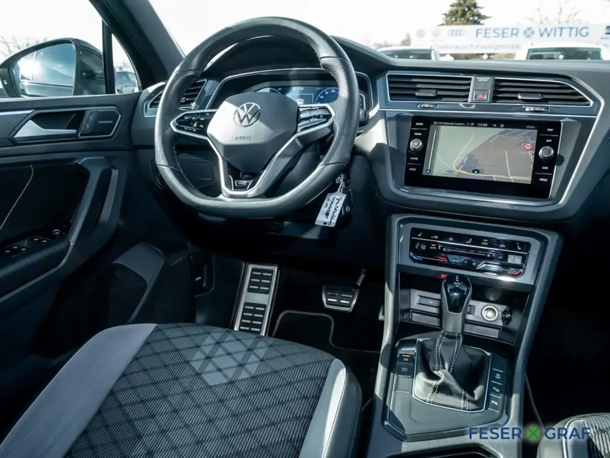 Gebraucht VW Tiguan R-line 150 PS (110 kW) 2023 Deep black perleffekt SUV