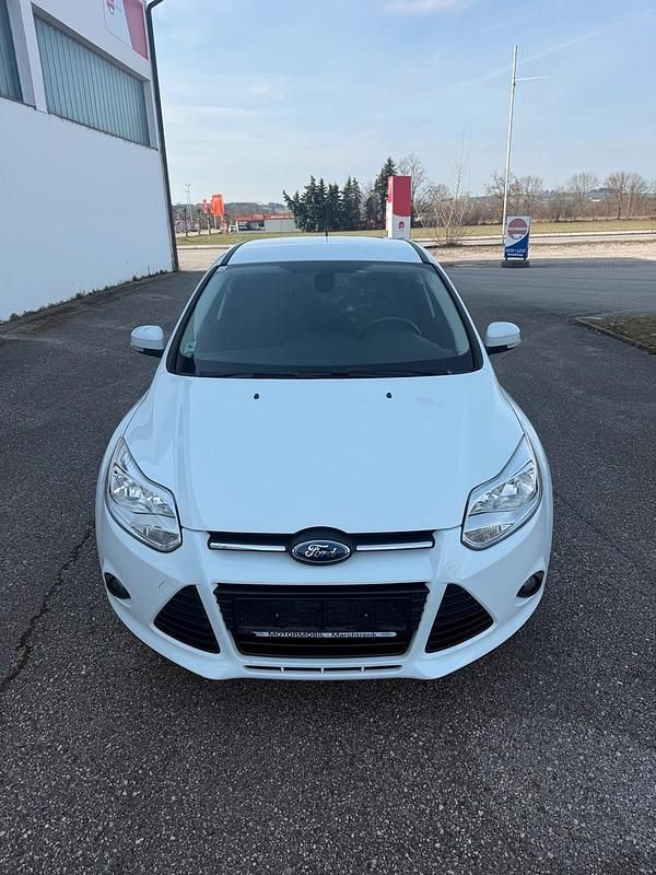 Gebraucht Ford Focus 86 PS (63 kW) 2013 Weiß Limousine
