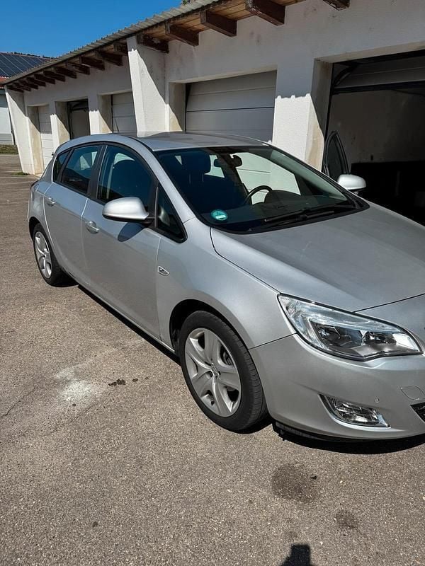 Silber Gebraucht 2010 Opel Astra Limousine | 4.000 € (Guter Preis) - Bild 1/4