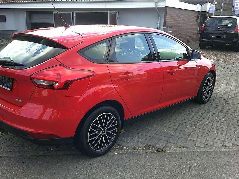 Brugt Ford Focus Trend 125 HK (91 kW) 2015 Rød Hatchback