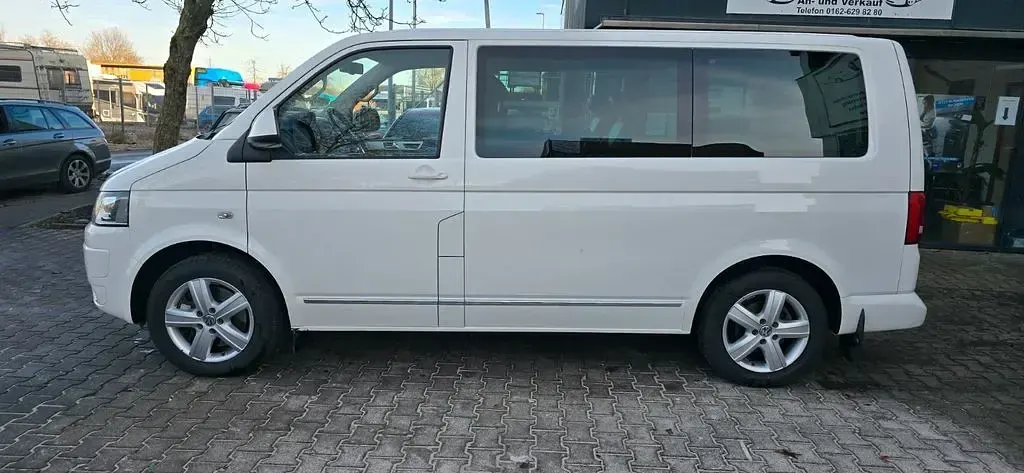 Gebraucht VW Multivan 179 PS (131 kW) 2013 Weiß Van / Kleinbus