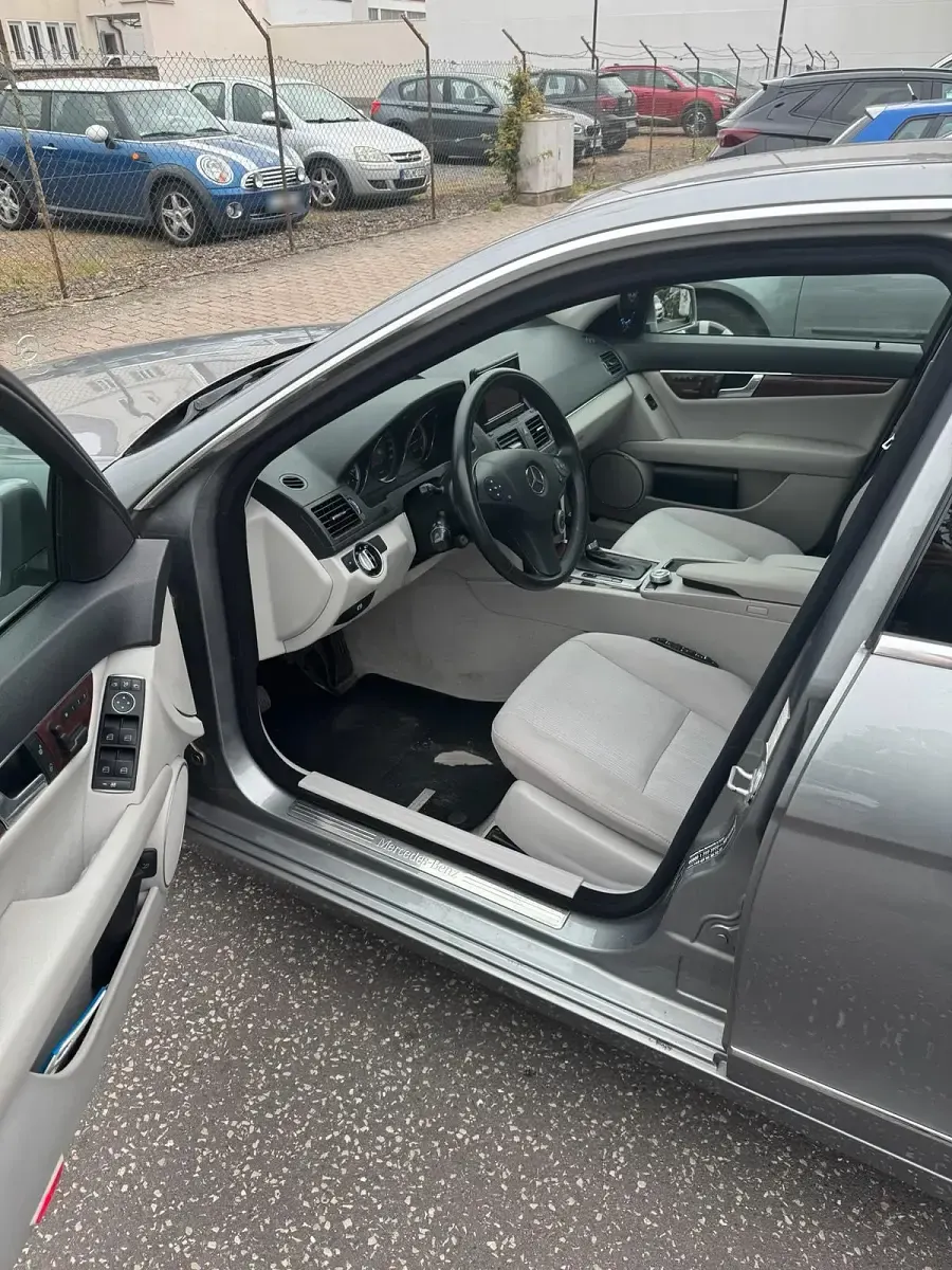 Gebraucht Mercedes C250 204 PS (150 kW) 2010 Grau Limousine