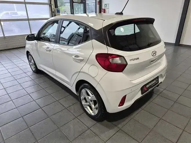 Gebraucht Hyundai i10 Trend 84 PS (61 kW) 2023 Weiß Kleinwagen