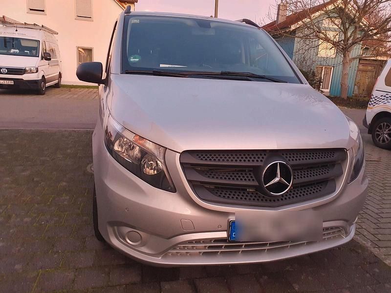 Grau Gebraucht 2017 Mercedes Vito Van / Kleinbus | 19.500 € - Bild 1/4