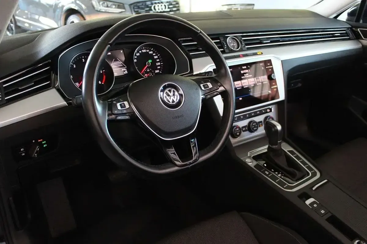 Gebraucht VW Passat 150 PS (110 kW) 2018 Schwarz Kombi