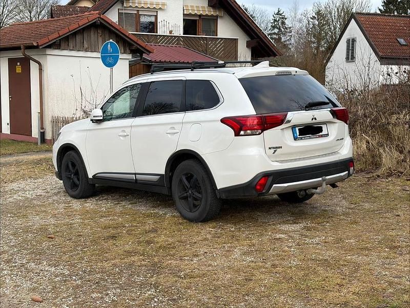 Gebraucht Mitsubishi Outlander Edition 150 PS (110 kW) 2017 Weiß SUV