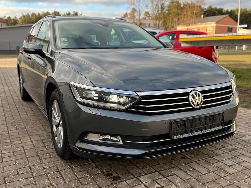 Gebraucht VW Passat Comfortline 190 PS (139 kW) 2016 Grau Kombi
