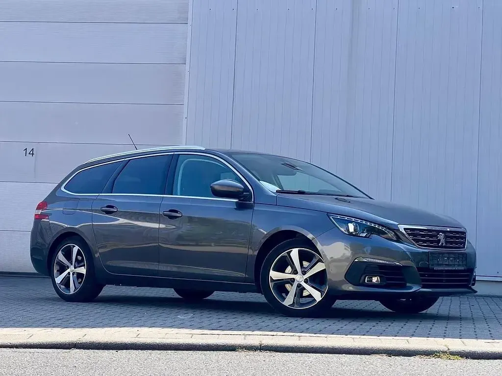 Gebraucht Peugeot 308 SW Allure 131 PS (96 kW) 2019 Grau Kombi