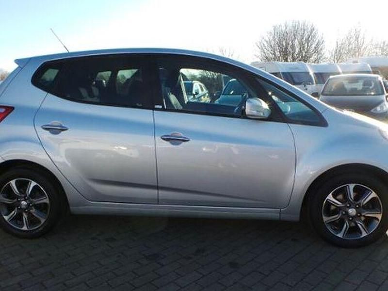 Gebraucht Hyundai ix20 Passion 125 PS (91 kW) 2016 Silber Kleinwagen