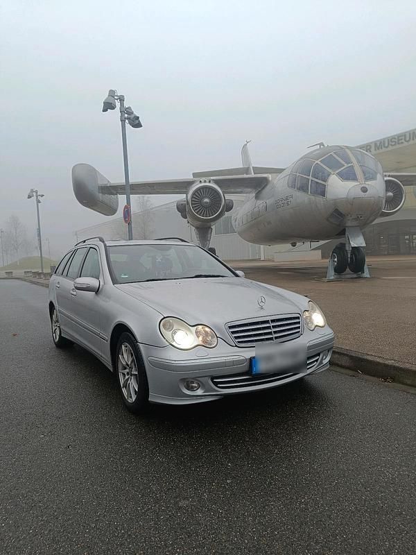 Silber Gebraucht 2005 Mercedes C180 Elegance Kombi | 2.400 € (Guter Preis) - Bild 1/4